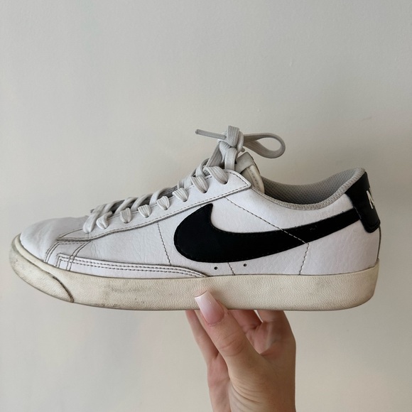 NIKE Blazer Low Leather white/black - Picture 2 of 4